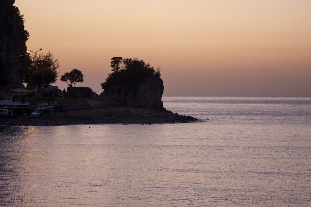 Amasra kalesi, koylar ve liman